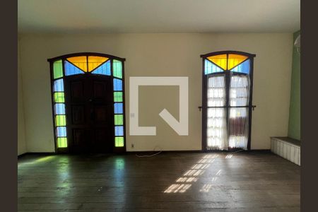 Sala de casa para alugar com 4 quartos, 214m² em São José, Belo Horizonte