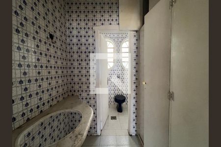 Banheiro de casa para alugar com 4 quartos, 214m² em São José, Belo Horizonte