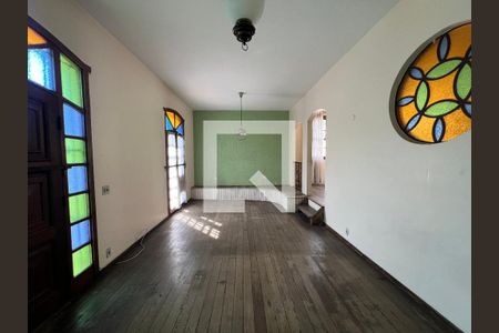 Sala de casa para alugar com 4 quartos, 214m² em São José, Belo Horizonte