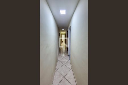 Corredor  de apartamento para alugar com 3 quartos, 75m² em Irajá, Rio de Janeiro