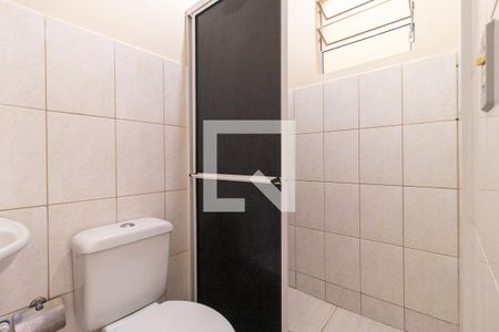 Banheiro de apartamento para alugar com 1 quarto, 45m² em Novo Mundo, Curitiba