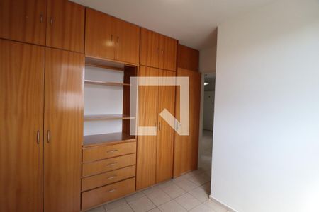 Quarto 2 de apartamento para alugar com 2 quartos, 60m² em Brasil, Uberlândia