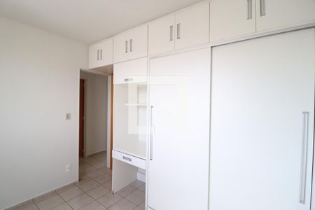 Quarto 1 de apartamento para alugar com 2 quartos, 60m² em Brasil, Uberlândia