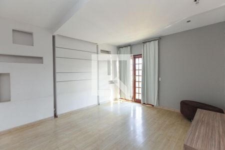 Casa à venda com 3 quartos, 405m² em Olaria, Contagem