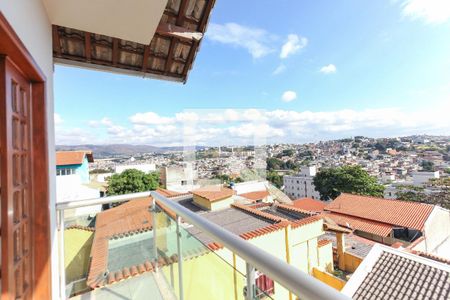Casa à venda com 3 quartos, 405m² em Olaria, Contagem