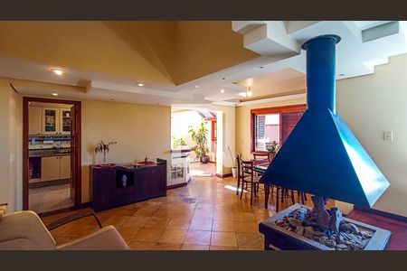 Sala  de casa de condomínio à venda com 4 quartos, 379m² em Menino Deus, Porto Alegre