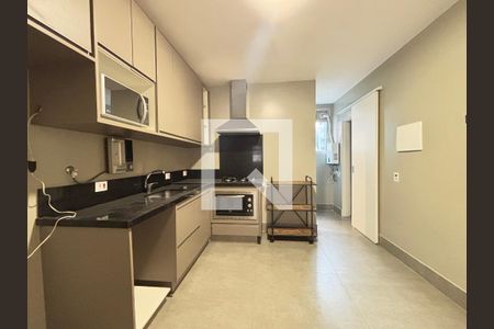 Cozinha de apartamento para alugar com 3 quartos, 98m² em Itaim Bibi, São Paulo