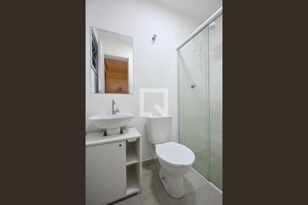Banheiro de kitnet/studio para alugar com 1 quarto, 25m² em Jardim Peri Peri, São Paulo