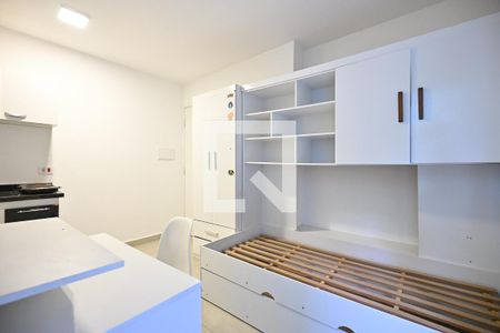Sala de kitnet/studio para alugar com 1 quarto, 25m² em Jardim Peri Peri, São Paulo