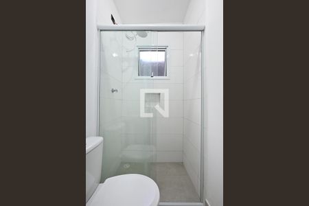 Banheiro de kitnet/studio para alugar com 1 quarto, 25m² em Jardim Peri Peri, São Paulo