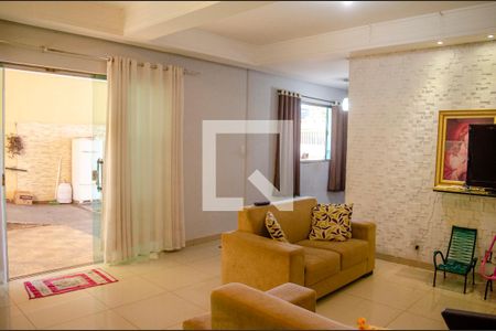 Sala de casa à venda com 8 quartos, 300m² em Setor Sul, Goiânia