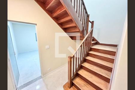 Escada de casa para alugar com 3 quartos, 140m² em Santana, São Paulo