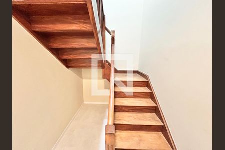 Escada de casa para alugar com 3 quartos, 140m² em Santana, São Paulo