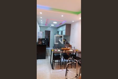 Casa à venda com 3 quartos, 210m² em Jardim das Laranjeiras, São Paulo