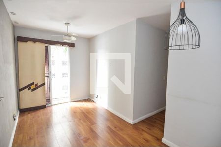 Sala de apartamento para alugar com 2 quartos, 46m² em Imperial de São Cristóvão, Rio de Janeiro