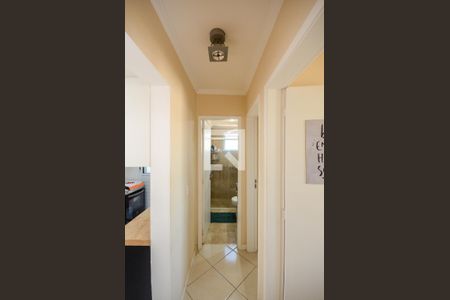 Corredor de apartamento à venda com 2 quartos, 52m² em Parque Maria Domitila, São Paulo