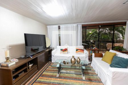 SALA TRÊS AMBIENTES de apartamento à venda com 4 quartos, 252m² em Cambuí, Campinas