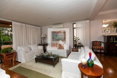 SALA TRÊS AMBIENTES de apartamento à venda com 4 quartos, 252m² em Cambuí, Campinas