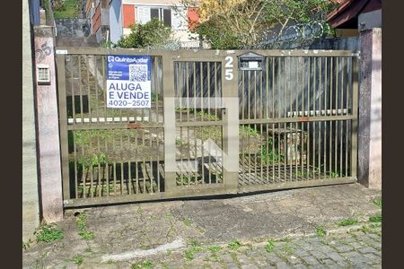 Portão de entrada da rua de casa para alugar com 4 quartos, 200m² em Valparaíso, Petrópolis