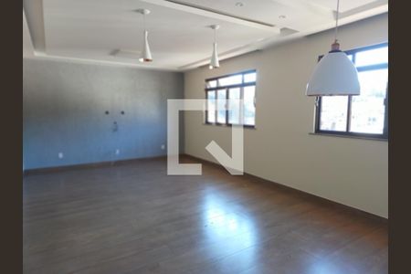 Sala de casa para alugar com 4 quartos, 200m² em Valparaíso, Petrópolis