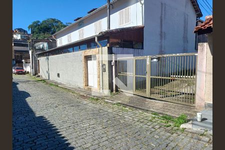 Portão de entrada da rua sem placa de casa para alugar com 4 quartos, 200m² em Valparaíso, Petrópolis