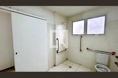 Banheiro de apartamento para alugar com 1 quarto, 44m² em Vila Nova Bonsucesso, Guarulhos