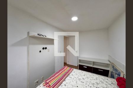 Quarto 1 de apartamento para alugar com 2 quartos, 47m² em Vargem Pequena, Rio de Janeiro