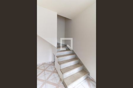 Escada de casa para alugar com 2 quartos, 110m² em Ipiranga, São Paulo