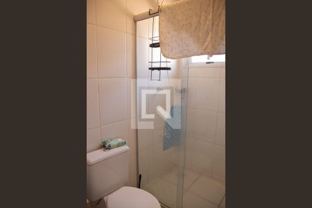 Banheiro da Suíte 1 de casa de condomínio à venda com 2 quartos, 70m² em Vila São Luiz, Goiânia