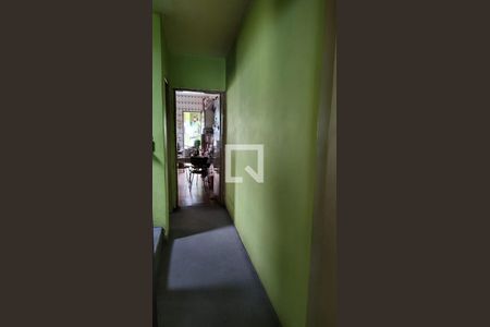 CORREDOR INTERNO de casa à venda com 3 quartos, 179m² em Cipava, Osasco