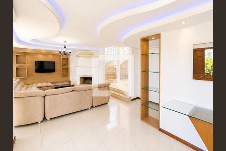 Sala de casa de condomínio para alugar com 4 quartos, 388m² em Neópolis, Gravataí
