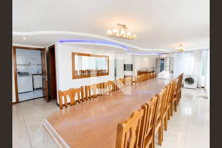 Sala de casa de condomínio para alugar com 4 quartos, 388m² em Neópolis, Gravataí