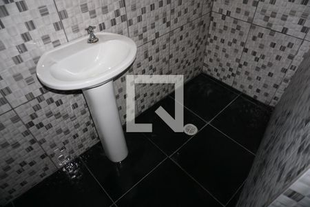 Banheiro de casa para alugar com 1 quarto, 60m² em Jardim Altos do Taboao, Embu das Artes