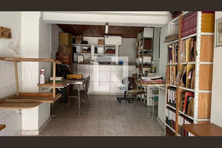 AREA INTERNA de casa à venda com 3 quartos, 221m² em Umuarama, Osasco