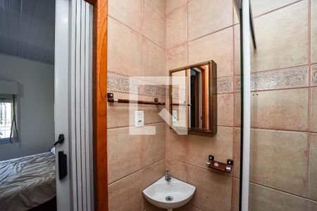 Banheiro da Suíte/Casa Frente de casa à venda com 5 quartos, 281m² em Sarandi, Porto Alegre