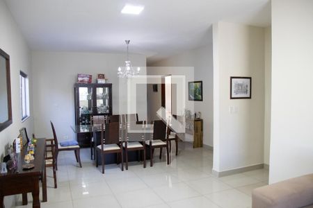Sala de casa à venda com 4 quartos, 250m² em Setor Leste Vila Nova, Goiânia