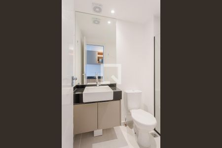 Banheiro de kitnet/studio à venda com 1 quarto, 24m² em Pinheiros, São Paulo