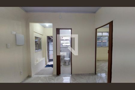 Sala de casa para alugar com 2 quartos, 60m² em Areia Branca, Belford Roxo
