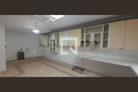 Casa à venda com 4 quartos, 355m² em Chácara Monte Alegre, São Paulo