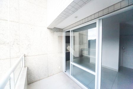 varanda sala de apartamento para alugar com 2 quartos, 70m² em Vila da Serra, Belo Horizonte