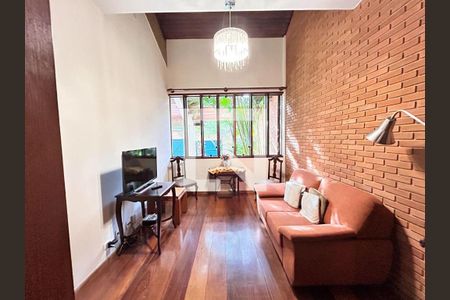 Casa à venda com 4 quartos, 450m² em Jardim Marajoara, São Paulo