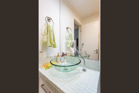 Banheiro de apartamento à venda com 2 quartos, 50m² em Vila Liviero, São Paulo