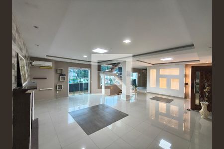 Casa de Condomínio à venda com 5 quartos, 800m² em Taquara, Rio de Janeiro
