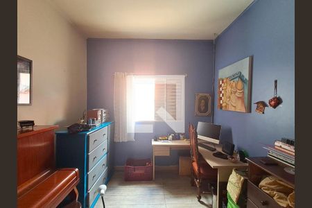 Casa à venda com 6 quartos, 300m² em Vila Ipojuca, São Paulo