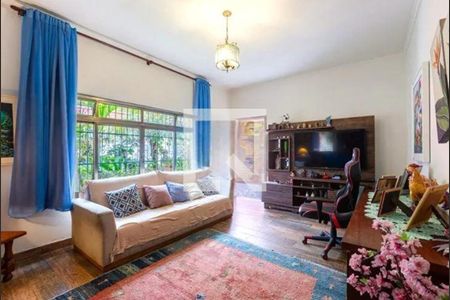 Casa à venda com 6 quartos, 300m² em Vila Ipojuca, São Paulo