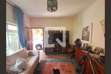Casa à venda com 6 quartos, 300m² em Vila Ipojuca, São Paulo