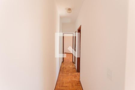 Corredor de apartamento para alugar com 2 quartos, 60m² em Sagrada Família, Belo Horizonte
