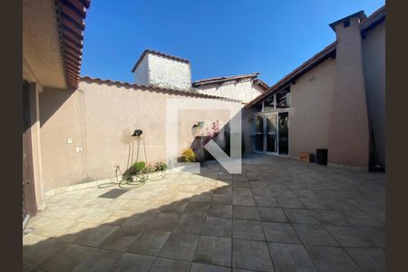 Casa à venda com 3 quartos, 182m² em Balneário São Francisco, Diadema