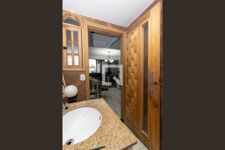 Lavabo de casa para alugar com 4 quartos, 460m² em Padre Miguel, Rio de Janeiro