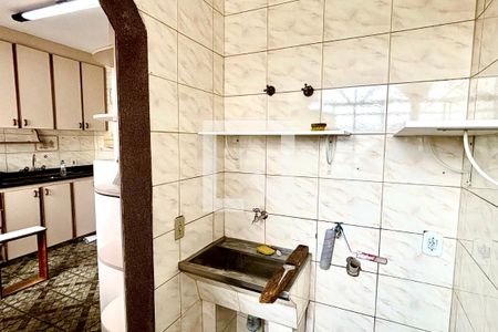 Área de Serviço de casa para alugar com 4 quartos, 420m² em Vila Ré, São Paulo